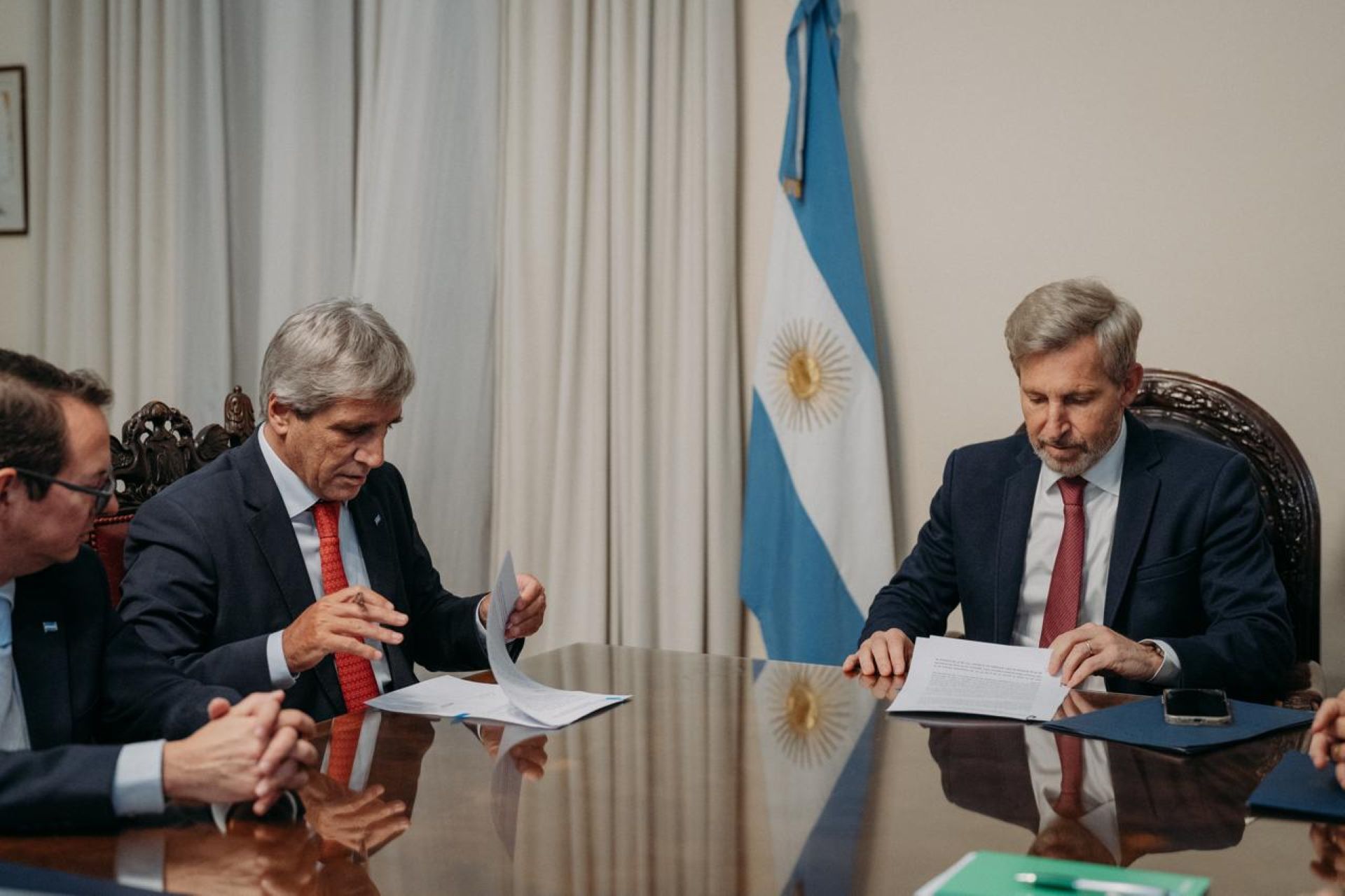 Frigerio firmó un convenio con Nación que reconoce deudas a favor de Entre Ríos y transfiere inmuebles
